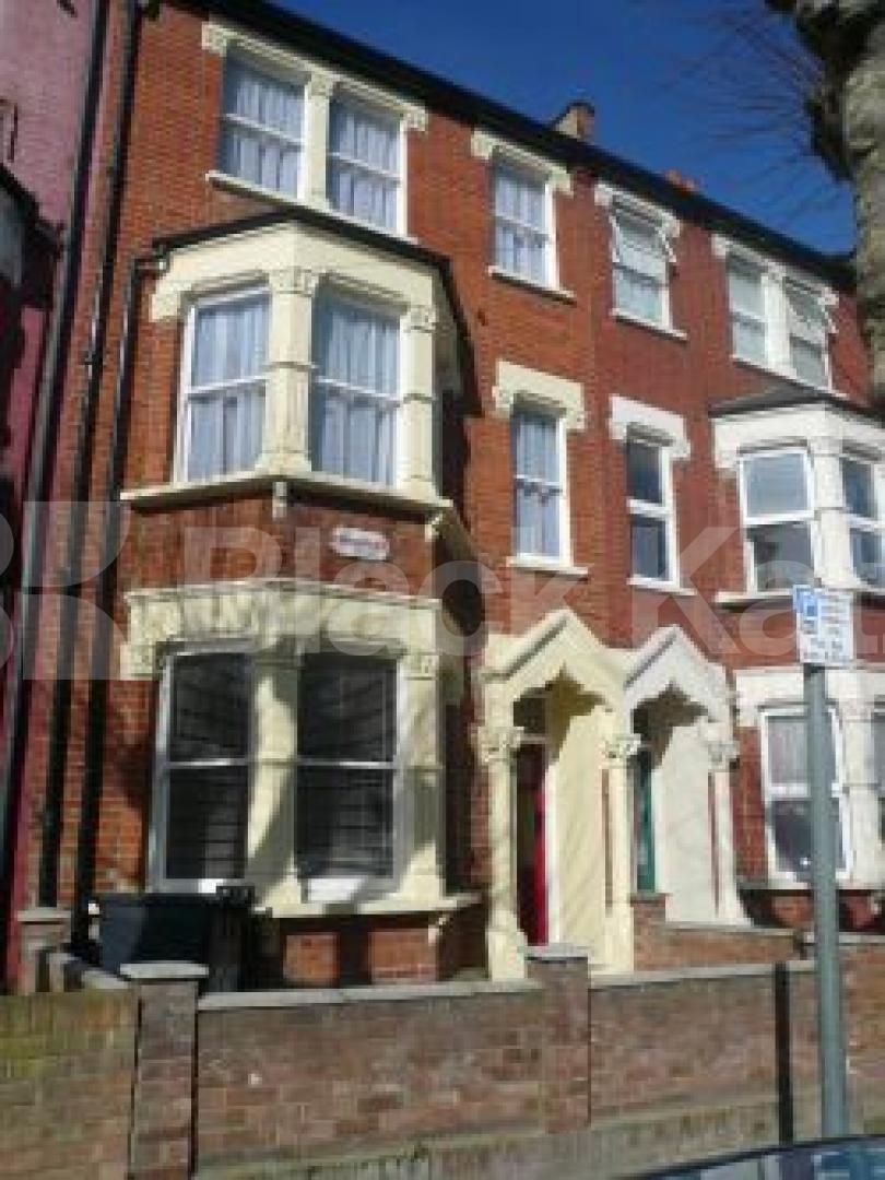 			5 Bedroom, 1 bath, 1 reception House			 Carlingford Road, TURNPIKE LANE